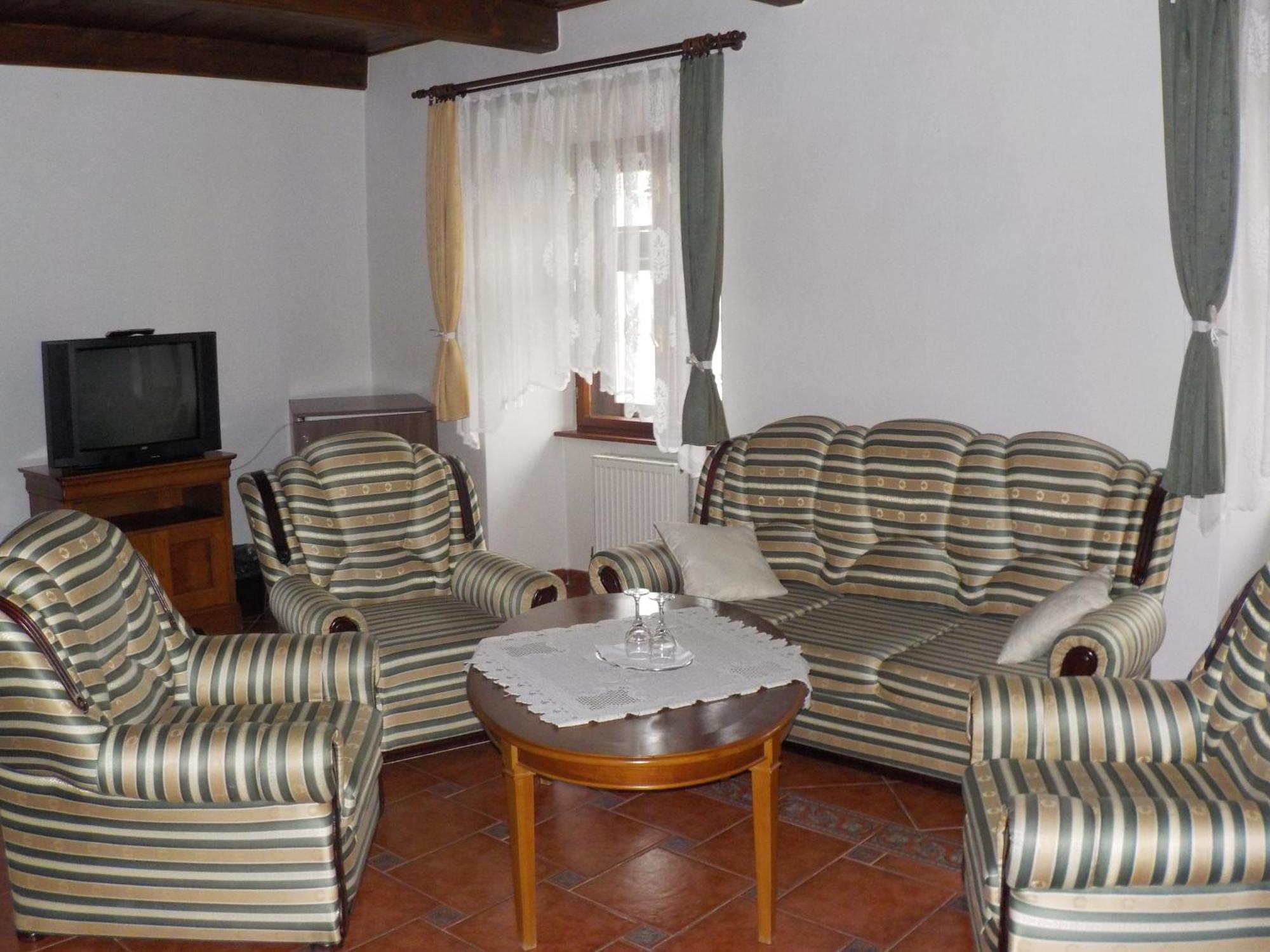Hotel Krivan Kiszucaújhely Szoba fotó