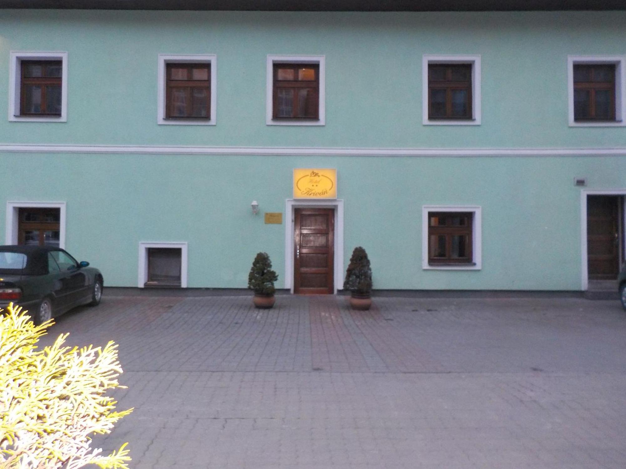 Hotel Krivan Kiszucaújhely Kültér fotó