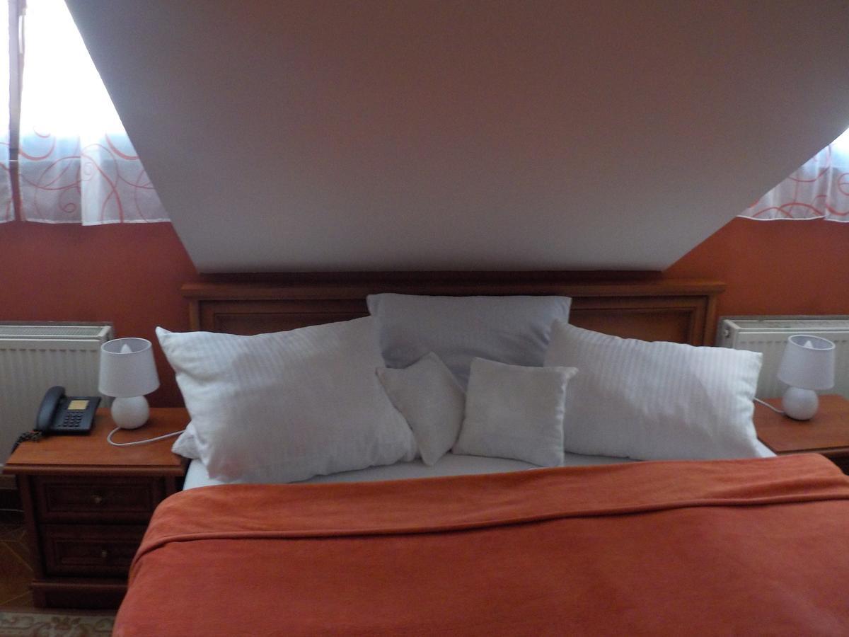 Hotel Krivan Kiszucaújhely Szoba fotó