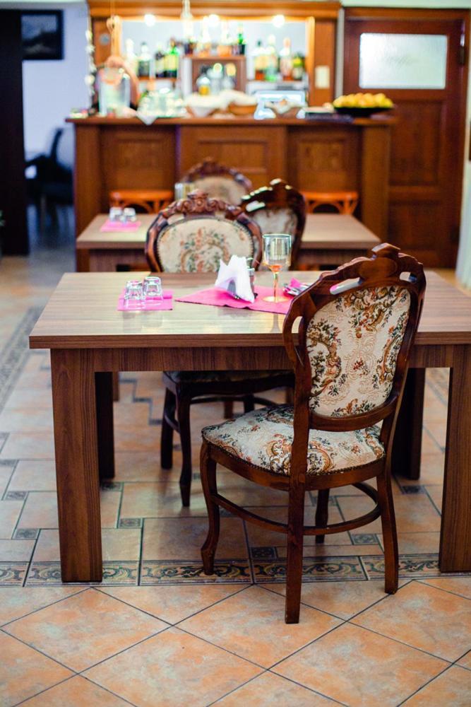 Hotel Krivan Kiszucaújhely Kültér fotó